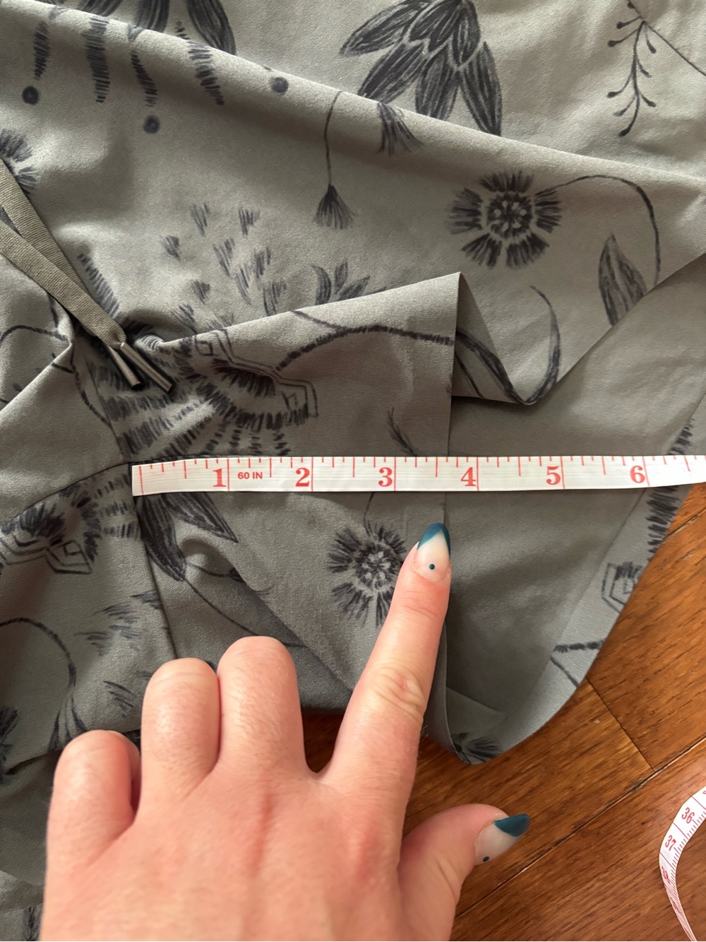 Athleta Grey/Green Floral Print Casual Drawstring Shorts - Picture 7 of 7